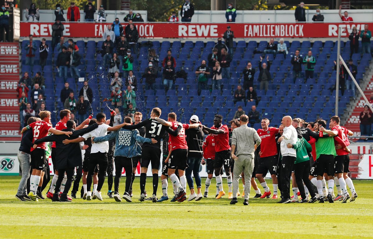 Hannover 96 On Twitter Gute Nacht Derbysieger Schlaft Gut Und Traumt Was Schones H96 Dasderby H96ebs Niemalsallein