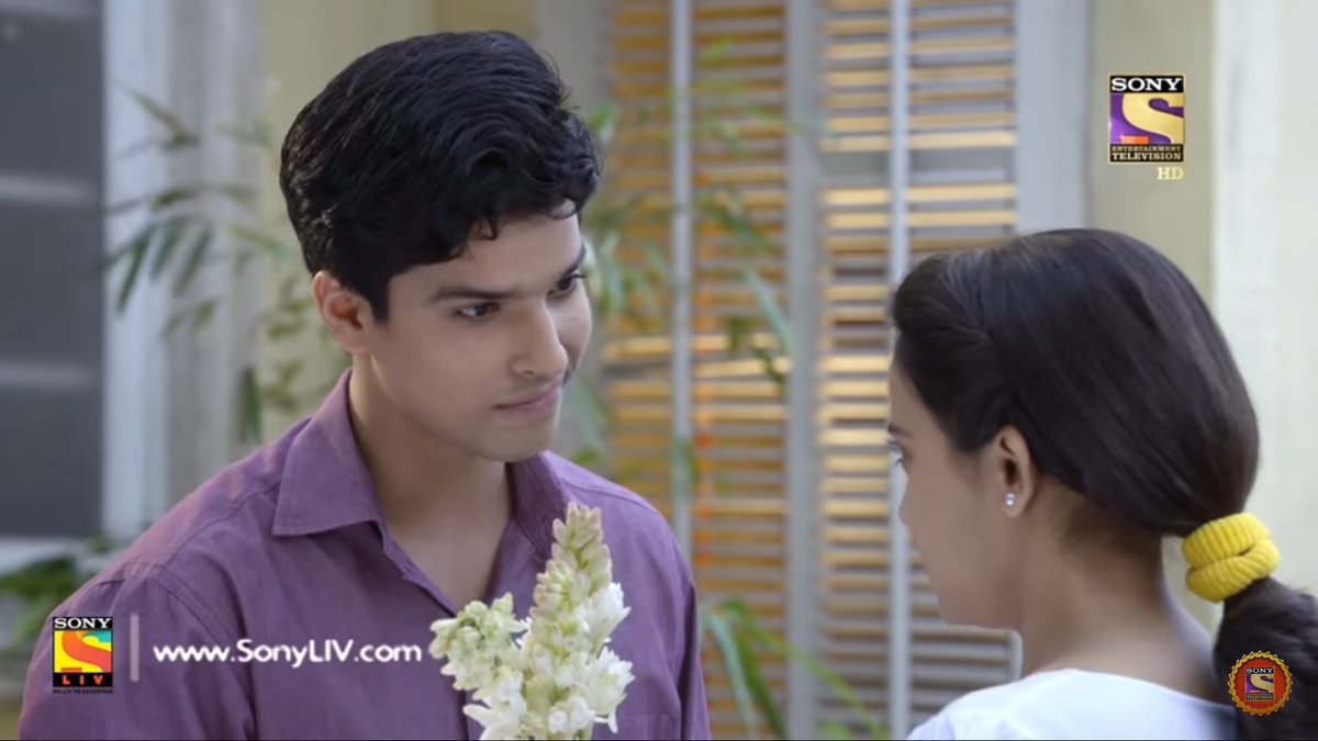 "aur raat ko...Samajh rahi ho na..."Representing a typical male chauvinist society. His cunning expressions carry d journey of his upbringing.Applause for d actor for pulling this scene so well. He built a hatred for himself just thru his eyes n VM. #YehUnDinonKiBaatHai
