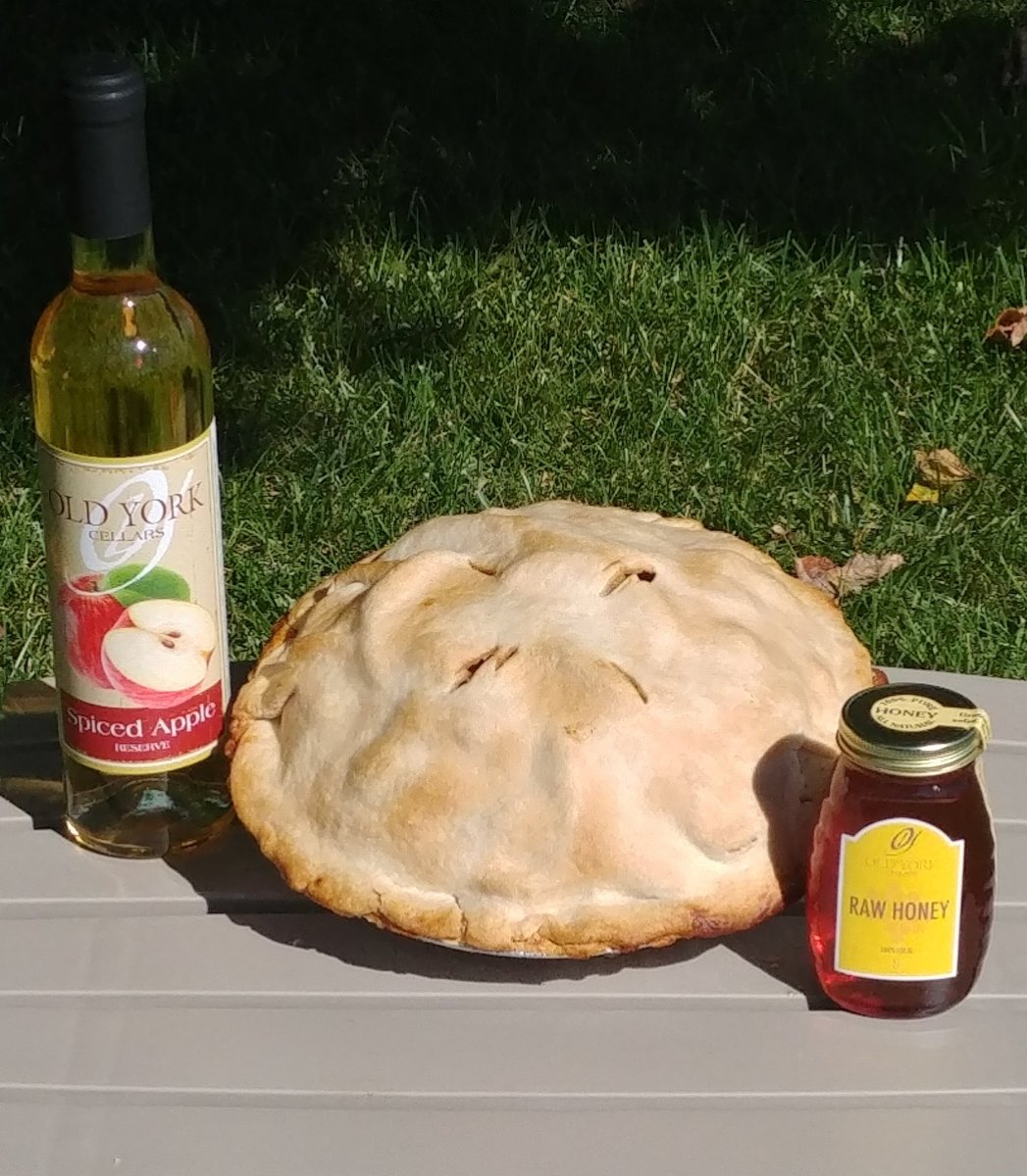 OYCWineCloud's tweet photo. Today I made an Apple Pie with our #honey. Later tonight I'm looking to pair it with OY's Spiced Apple Wine.8c Apples 1/3c honey 3tbsp flour 1/2tsp cinnamon 1/4 tsp apple pie spice bake 400 degrees 1h. @OldYorkCellars #apple #harvest https://t.co/gioVRRIKF1
