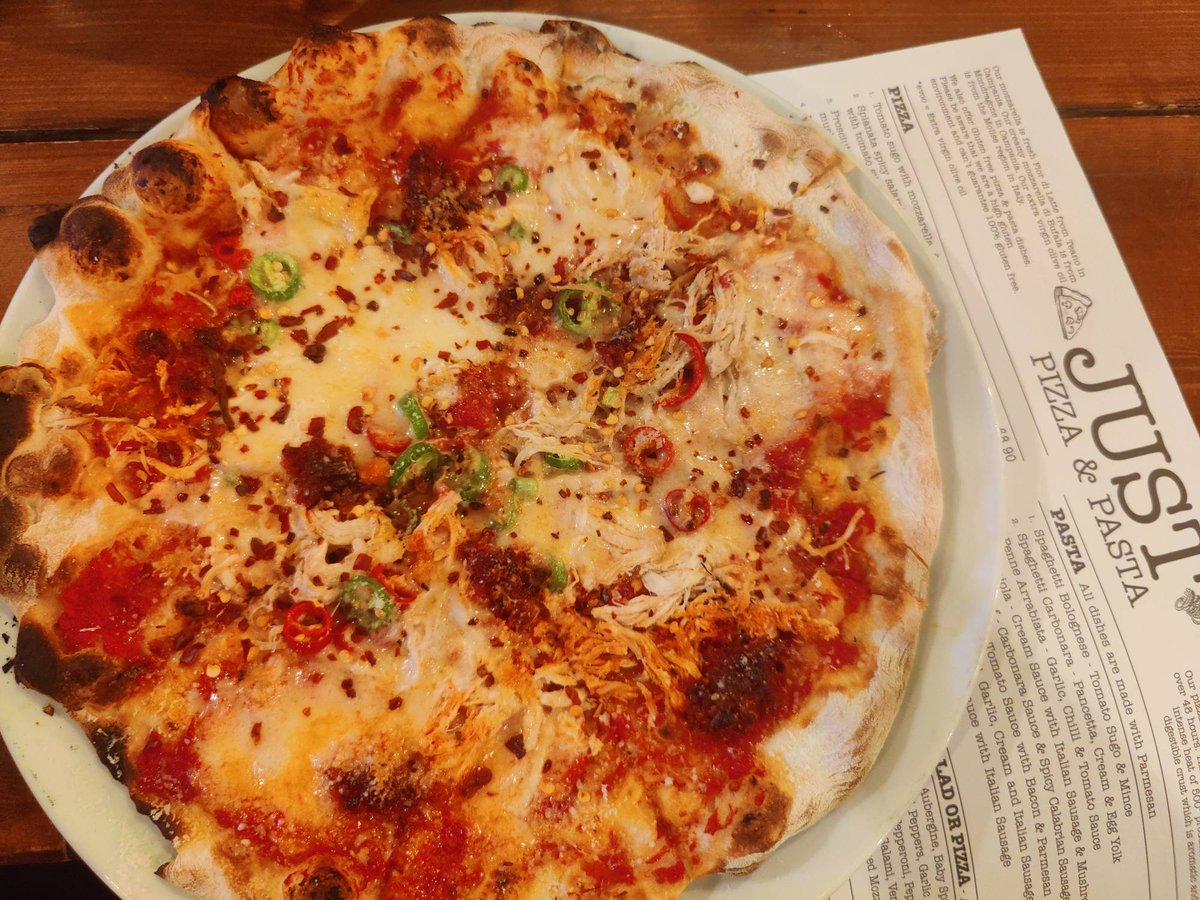 leelaskitchen's tweet image. When I go for a 🍕with family
#loadedwithchilli
#spicypizza
#familytime❤️ 
@JUST Pizza &amp;amp; Pasta
Yum 😋