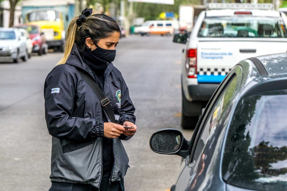 MuniRosario's tweet photo. CONTROLES VEHICULARES Y DE ESPACIO PÚBLICO
🛑 Operativo en Bv. Rondeau y Av. Sorrento 👉🏽Se supervisa la circulación vehicular y el buen uso del espacio público.
#ArribaCuidar 💪🏽 https://t.co/4ZFV6gSstq