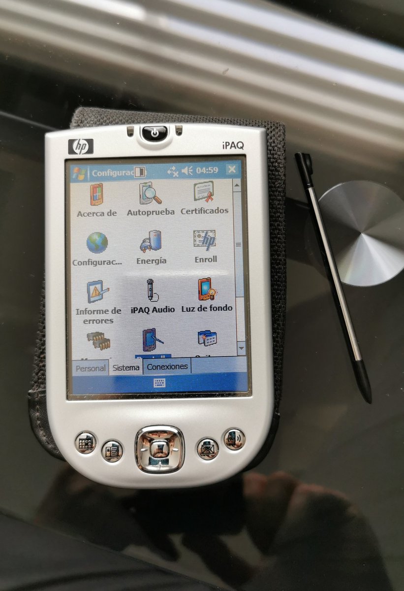 luigizs_'s tweet image. Ufff, recuerdan este dispositivo?? De colección, uno de mis favoritos aún, es una HP iPAQ rx1950 Pocket PC... Aún recuerdo ese domingo 27 de Febrero de 2006 cuando la compre y sigue funcionando al 100 👌🏻 @HP @HPMexico #iPAQ #WindowsMobile @jmatuk 14 años han pasado 👴🏻🤭🤭🤭