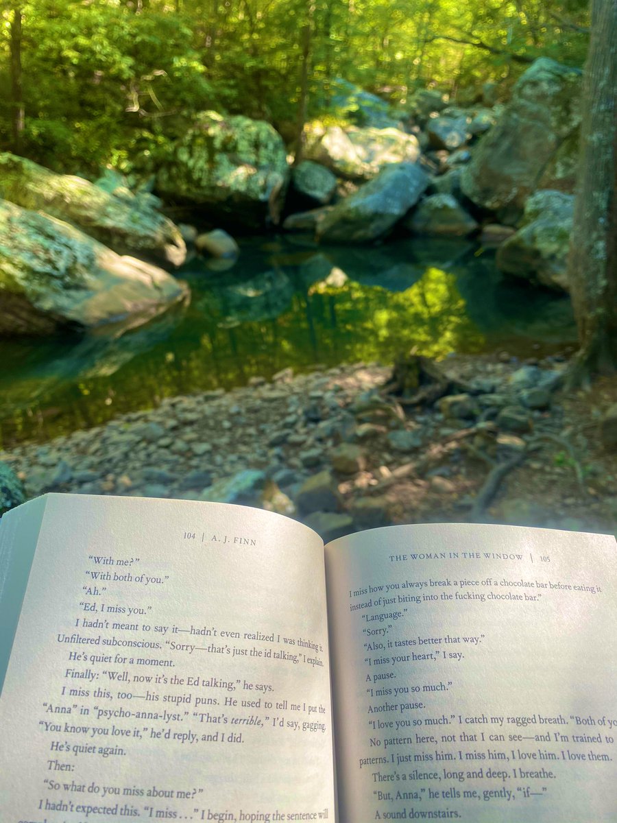 Reading in the wild! We 🧡 fall!