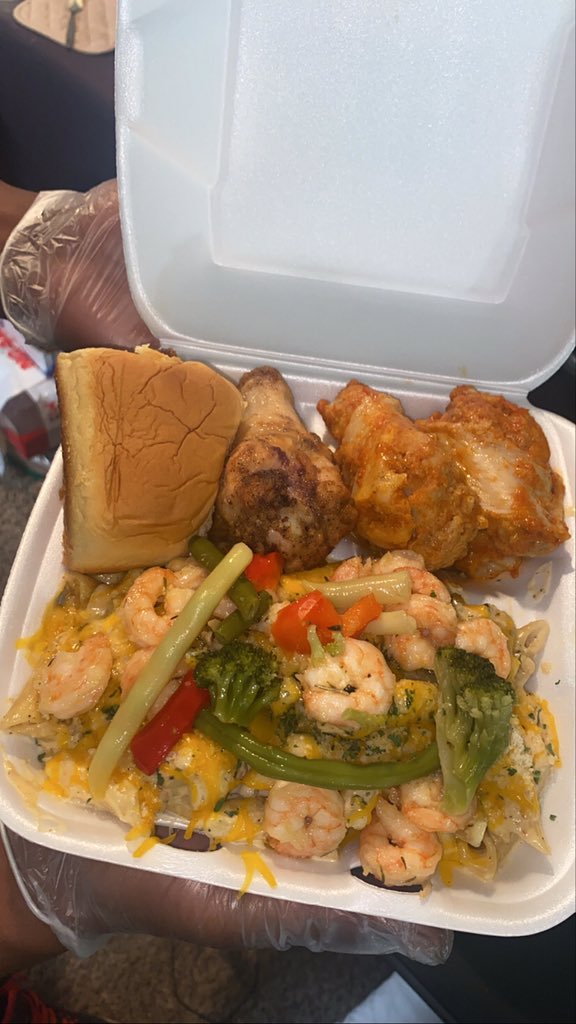 LNMMRF's tweet photo. Our DMs are open tonight from 5pm to 3am come fill your belly’s up with the best that the night has to offer a #LateNightMunchieMeal https://t.co/tsB4HtPxGh