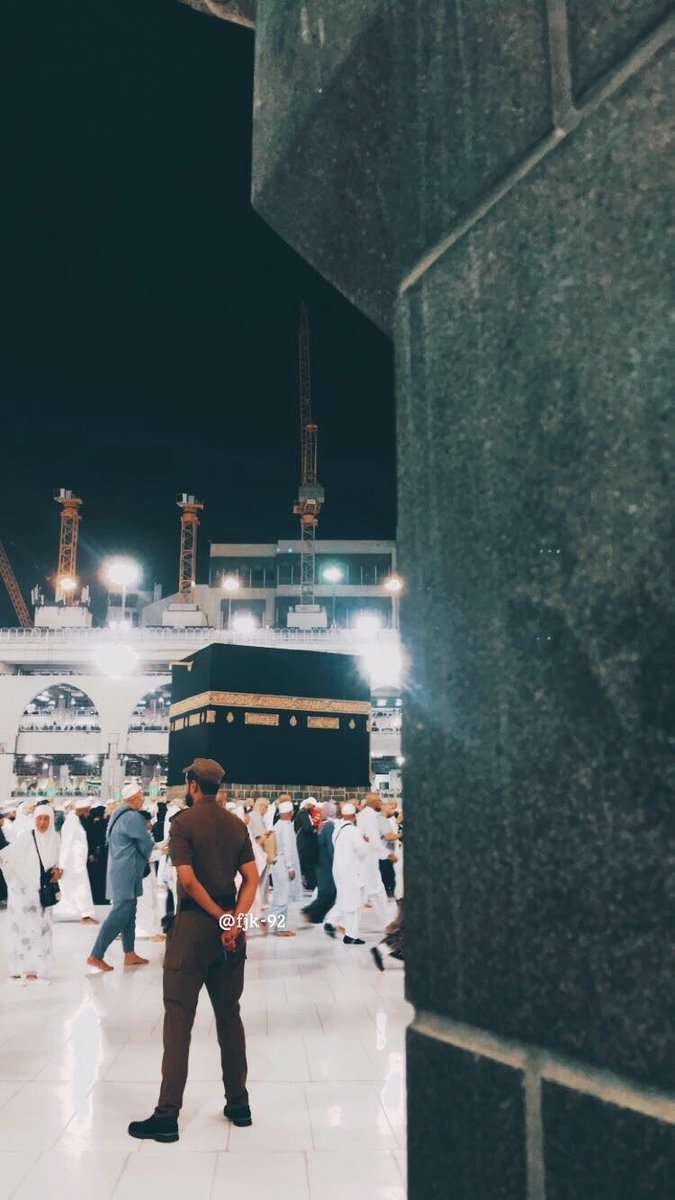 "أحنُّ للبيت للمسعى وللحرمِ 
 لكلِ شبرٍ عليه قد مشت قدمي.“