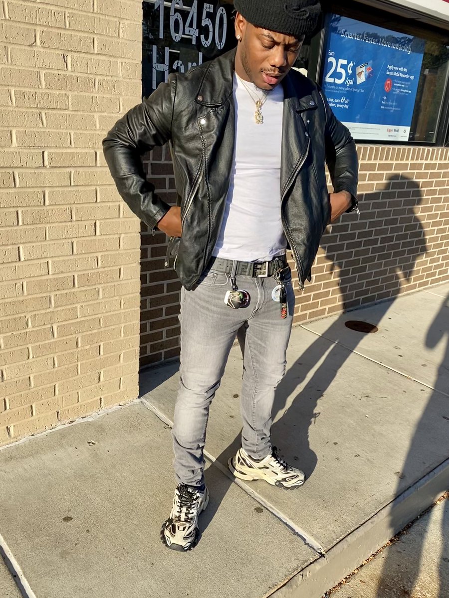 Dblock_98's tweet photo. Steady steppin on s*** free Kodak 🎱 https://t.co/PqnCNGOLb5