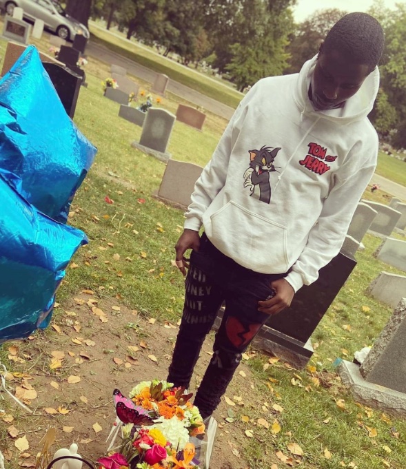 JamelWelch's tweet photo. Every saturday i try to make it a must to make it the cemetery, since i know i can't physically hold you. . .💔 but mentally and emotionally i'm stuck without you scarlett 🥺 https://t.co/0bGdCiYSrQ