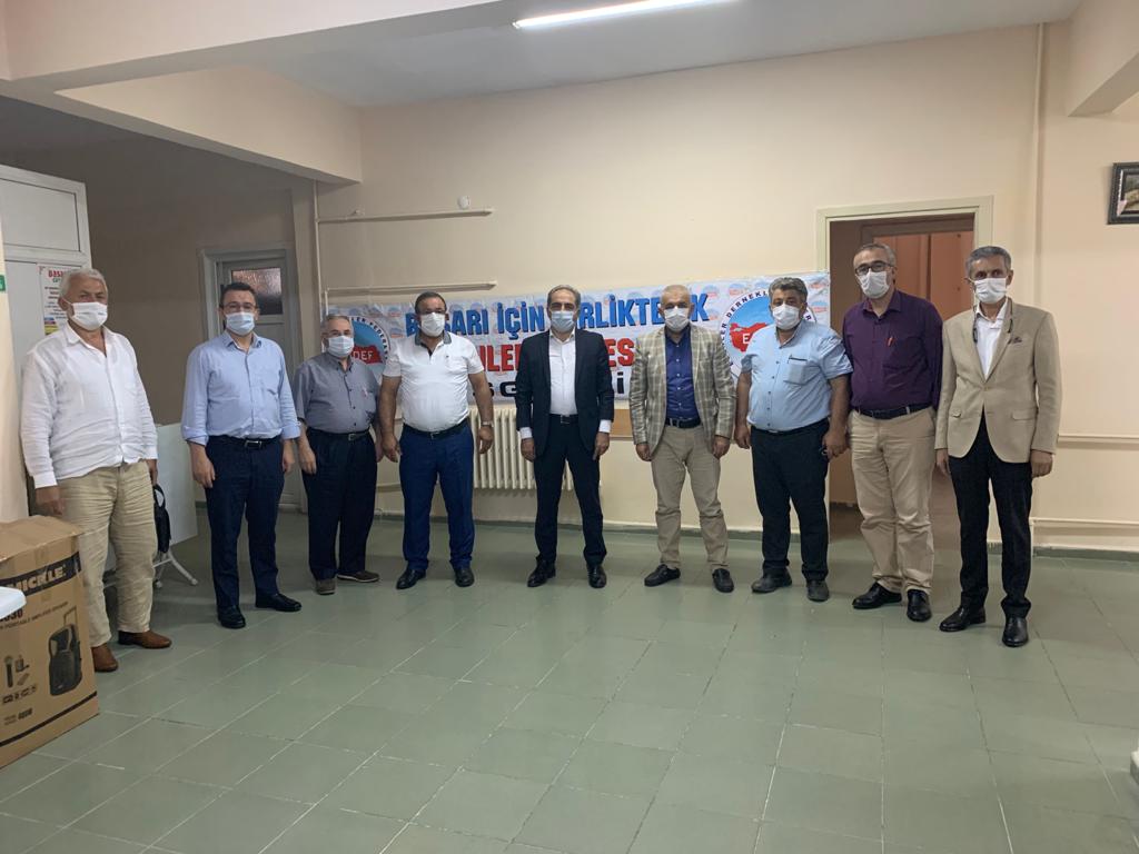 SaadetEsenler's tweet photo. İlçe Başkanımız Sn.Tuğrul YALÇINKAYA,
Esenler Dernekler federasyonu Başkanımız
Sn.Cuma HELVACI ve yönetimini, ziyaret etti.
ESDEF yönetimimiz'e misafirperverliklerinden dolayı teşekkür eder, çalışmalarında muvaffakiyetler dileriz.
#SaadetEsenler
#ESDEF https://t.co/BVs2QYYvrn