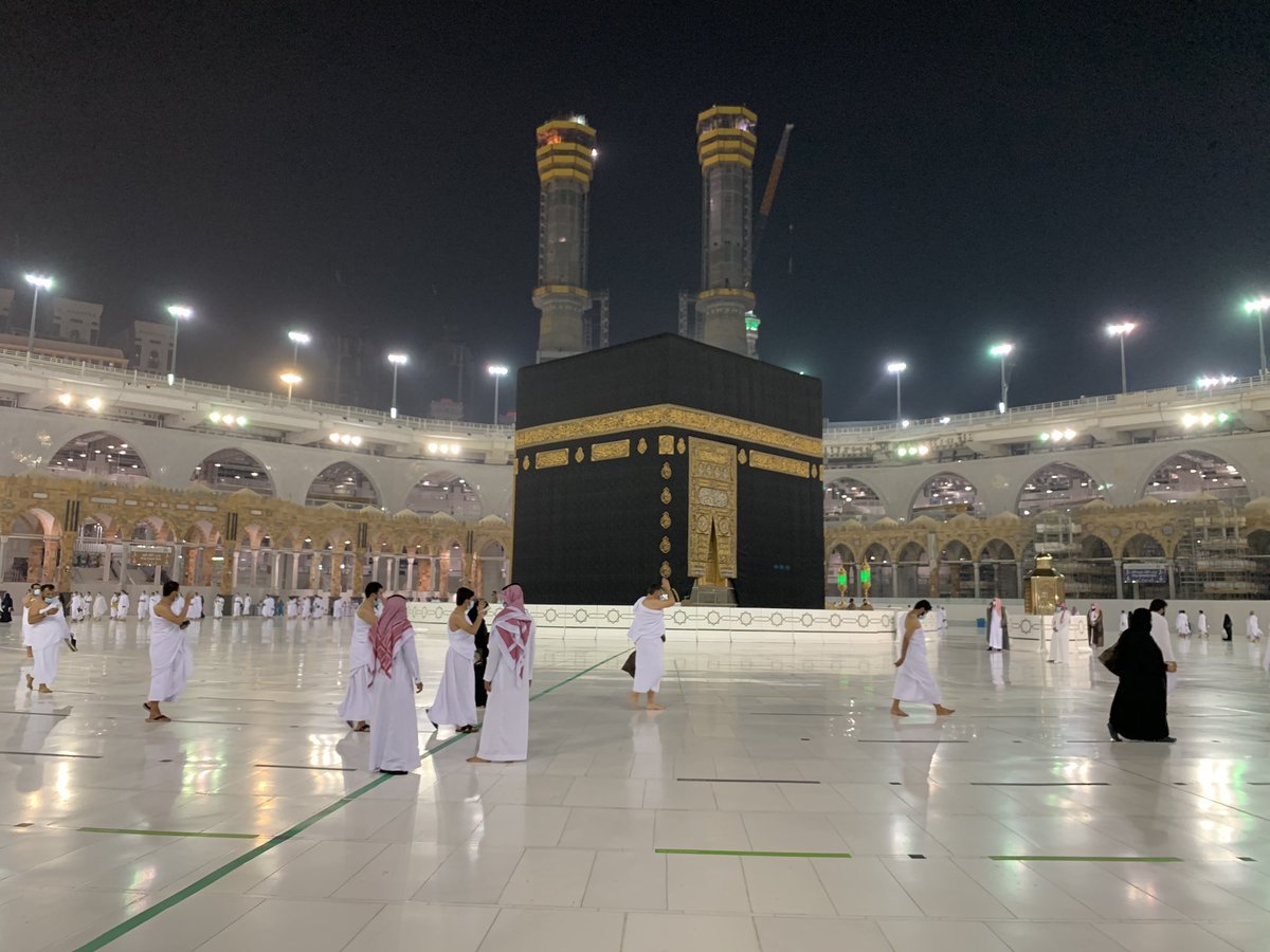 Latof_al7ob's tweet photo. لـمَّا رأيتُ البيت ضم بياضهُـم
ألفيتُ قلبي بالمحبَّةِ أسرفا

يا ربّ طهِّرْ لي فؤادي مثلهُـم
واكتبْ لروحي منك يا ربِّـي الصَّفا 💘.
منظر يسر الناظرين 🥺😭💔
#المسجد_الحرام . https://t.co/MTlOjdTuDQ