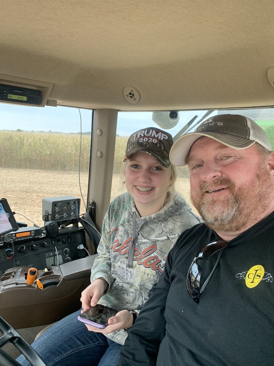 dfriedrich73's tweet photo. New grain cart driver is a natural!
@BecksHybrids #harvest20 https://t.co/2GqYw3r3x8