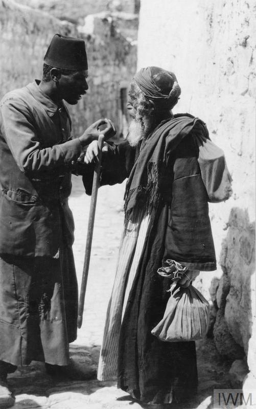 7/ Haunting pics of life of Jews in Jerusalem under the Turks, photographed by a German soldier (UK war archives). Jews were poor, sick, starving.Why no young Jewish men? Either incarcerated, conscripted, dead, or fled.The German caption: Jer'm "merchants." (Like "of Venice?")