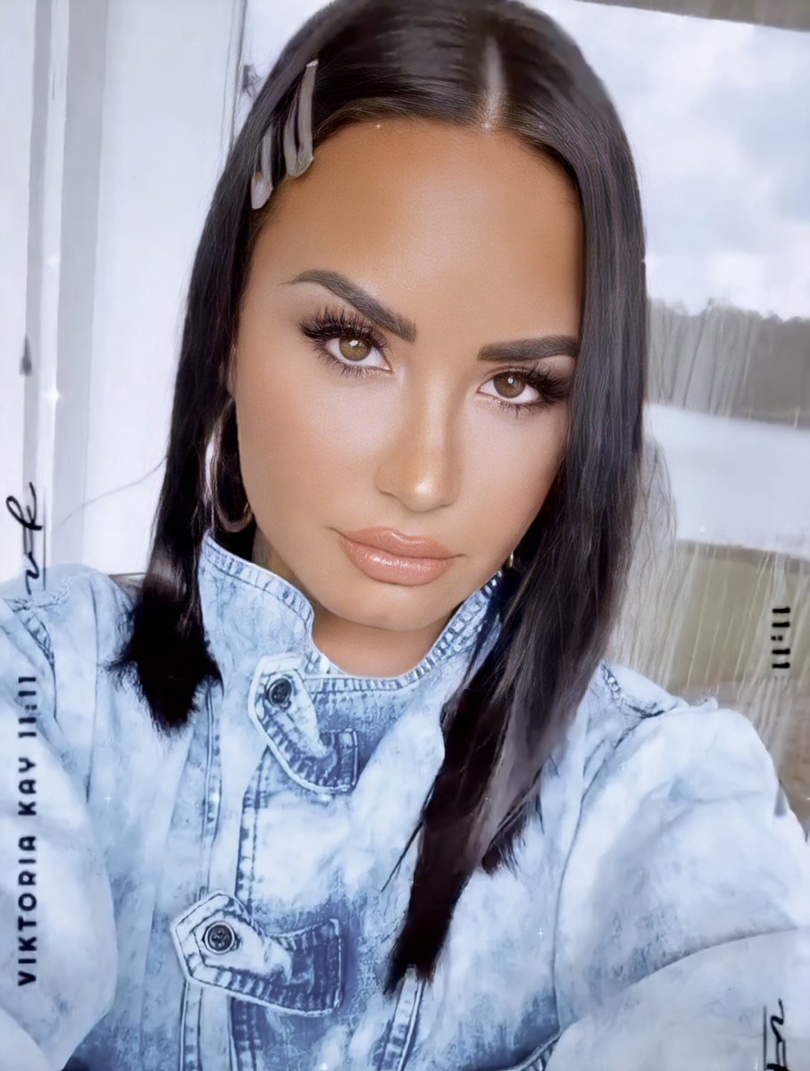 lovatoblunts's tweet photo. WE DON'T DESERVE HER https://t.co/eSWtRjynGN