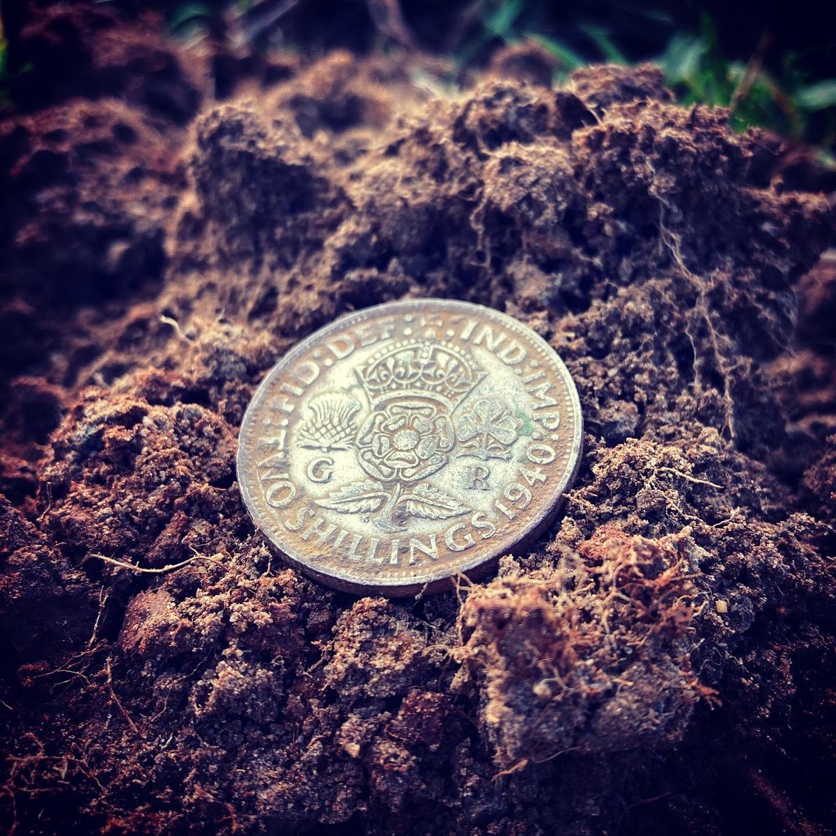 foundbysound's tweet image. Another good couple of hunts this week, using the DeepTech Vista X with 14” demon coil. Gold half sovereign, silver sixpence, silver hammered three farthings (1560/61) and a 50% silver two shillings. See more on Instagram. Good luck