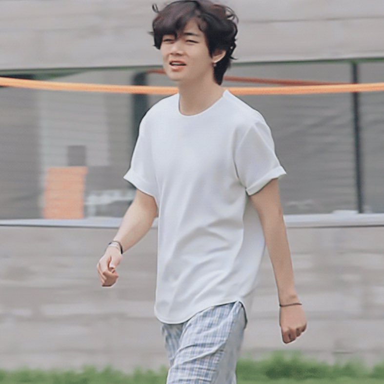 imagine waking up daily knowing this pretty boy is my roommate aswell as friend :,)