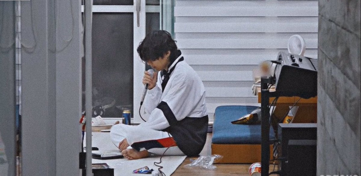 Taehyung as your roommate ; a thread