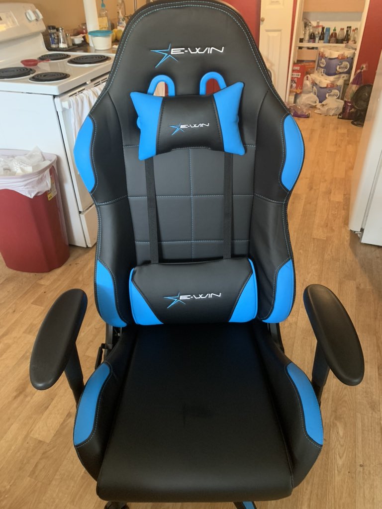 jakefadora's tweet image. Well guys my gamer chair from esports furniture has finally arrived. I am going to in joy some football in it today. If you are looking for a great gamer chair choose esports furniture use code fedora 15 for 10% off. @esportsfurnish @TwitchSIE @TwitchReTweets