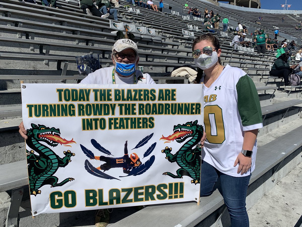 nursingblazer's tweet photo. Homecoming! Let’s GO BLAZERS!!! #winasone #uabfootball @UAB_FB @EBRINDLEY @OliviaBrindley https://t.co/iejmDw7q0W