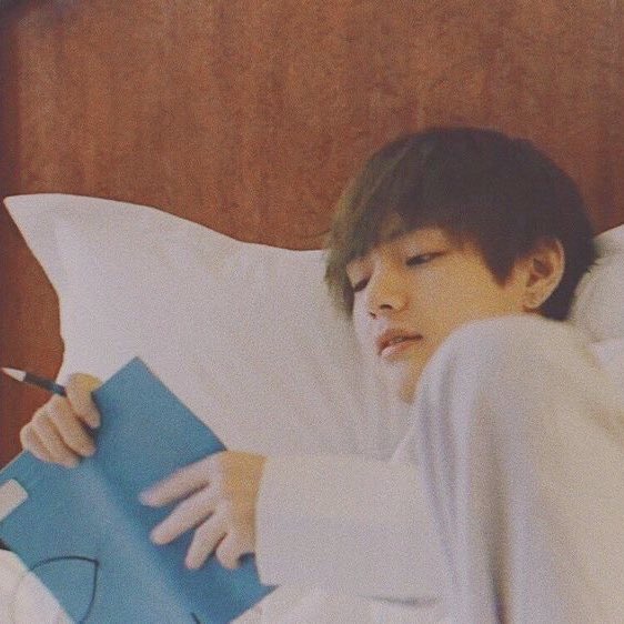 —end of the thread♡reminding you that you don’t have a pretty roommate like him and you never will :,)) let’s cry together