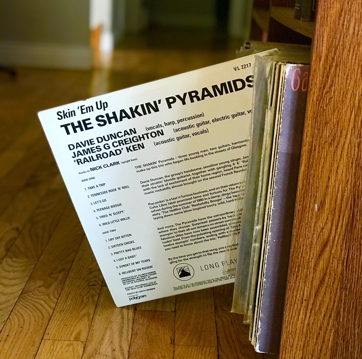 PaulPluggedIn's tweet image. Breakfast music supplied by #shakinpyramids #vintagevinyl #virginrecords #nanaimo #vancouverisland