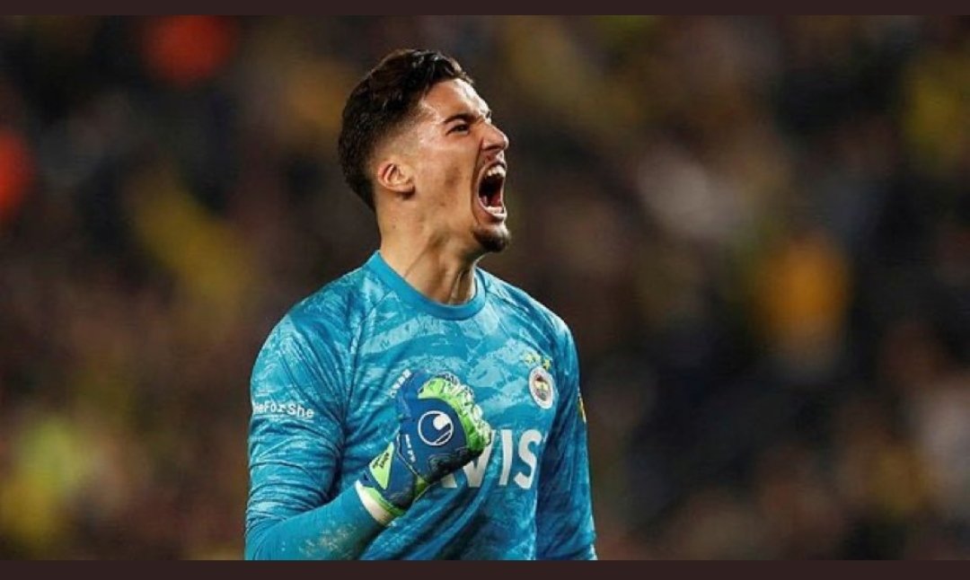 Bu çocuk bugün yine 3 puanı kurtardı, seni milli takıma almayanlar utansın. Sen bu ligin en iyi yerli kalecisisin Altay Bayındır..