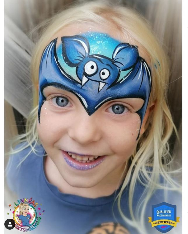 craftngo's tweet photo. We're BATTY over this cute design by @linneanovak @linneasansiktsmalning 

#goingbatty #batfacepaint #cutehalloweenfacepaint #cutenotscary #kidshalloweenfacepaint #halloweenkidsfacepaint #facepaint #pintacaritas #batmakeup #halloweenmakeup https://t.co/aa2Pau6NkY