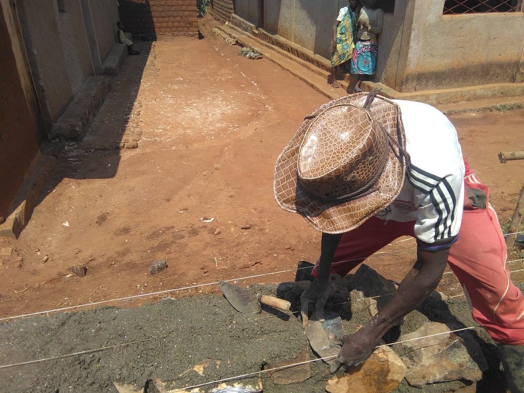 BubanzaCommune2's tweet photo. #Burundi,#inyuma y'ibikorwa rusangi vy'iterambere bakoreye k'umutumba wa #Buramata,imvukira z'uwo mutumba ,baherekejwe n'abategetsi batandukanye,bagize urugendo rwo kuraba kumugaragaro ibikorwa bamaze kuranguranibiriko birarangurwa https://t.co/OCj3F4FwBC