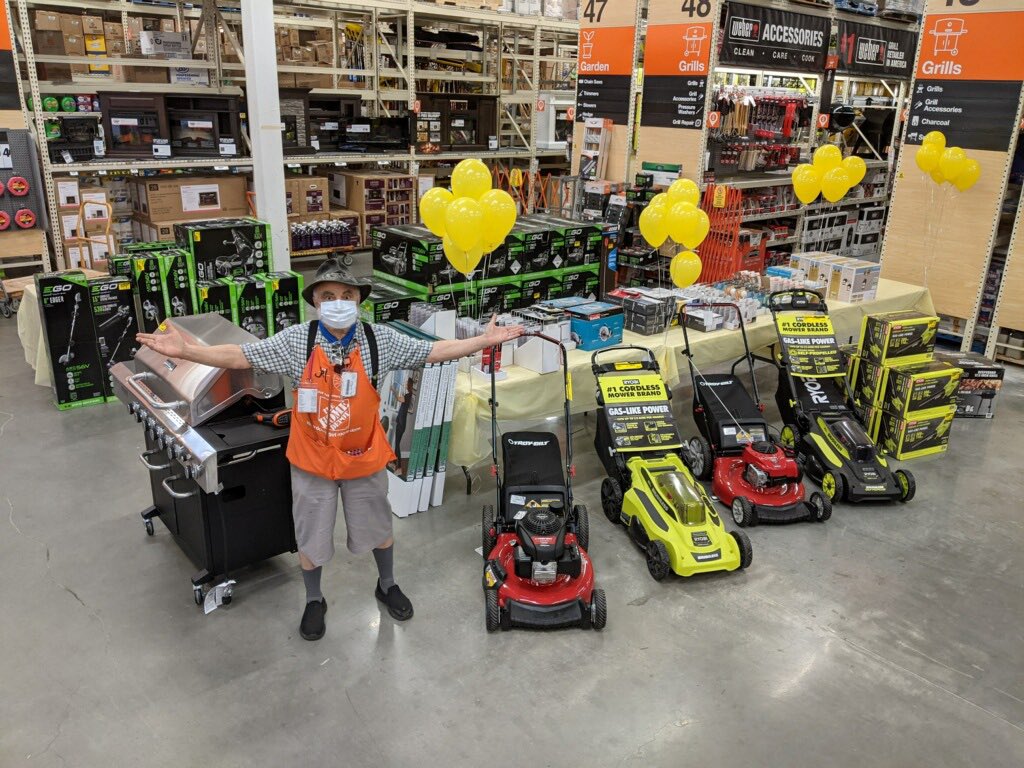 Sal and the #snohomishsalestrain are ready to wheel-and-deal and blow through our clearance inventory! @TracieD317 #snopride #makeusanoffer
