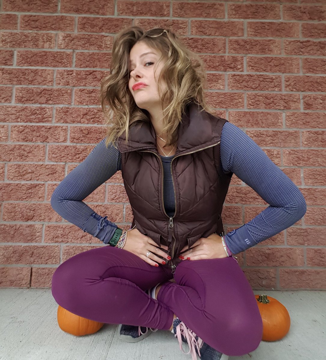 HeyItsMeMissJT's tweet image. What’s up, weekend? How you doin’?! #IFeelGreat Heading out on another adventure. #WhatElseIsNew #OutdoorFitness #InMyElement  🍂🎃🍁