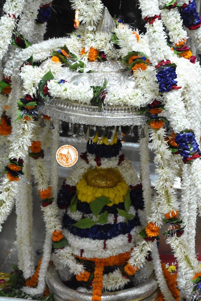 ShriVishwanath's tweet image. आज दिनाँक 03-10-2020 को श्री काशी विश्वनाथ मंदिर के शयन आरती के दर्शन।

#ShriKashiVishwanath #Shiv #Mahadev #Baba #ShyanAarti #Temple #Trust #Nyas  #Jyotirlinga #darshan #blessings #Varanasi #Kashi