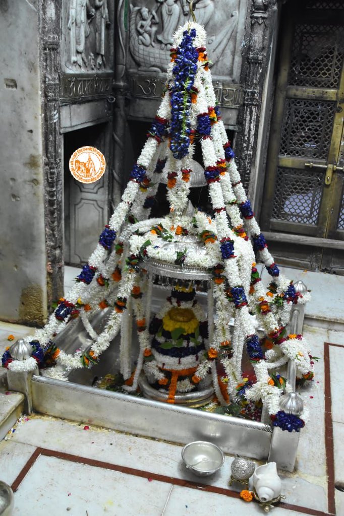 ShriVishwanath's tweet image. आज दिनाँक 03-10-2020 को श्री काशी विश्वनाथ मंदिर के शयन आरती के दर्शन।

#ShriKashiVishwanath #Shiv #Mahadev #Baba #ShyanAarti #Temple #Trust #Nyas  #Jyotirlinga #darshan #blessings #Varanasi #Kashi