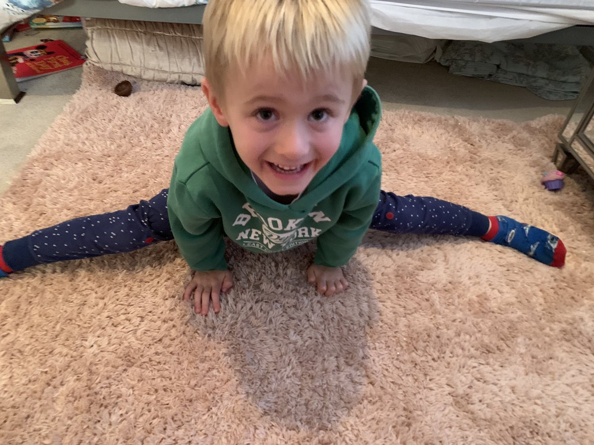 AquabatiqueZoe's tweet photo. Sebs loving his @ParkWrekin strength and conditioning home workouts, so close to being flat in box splits. #boysdevelopmentsquad    💪🏻 https://t.co/tMpYI1Yz4p