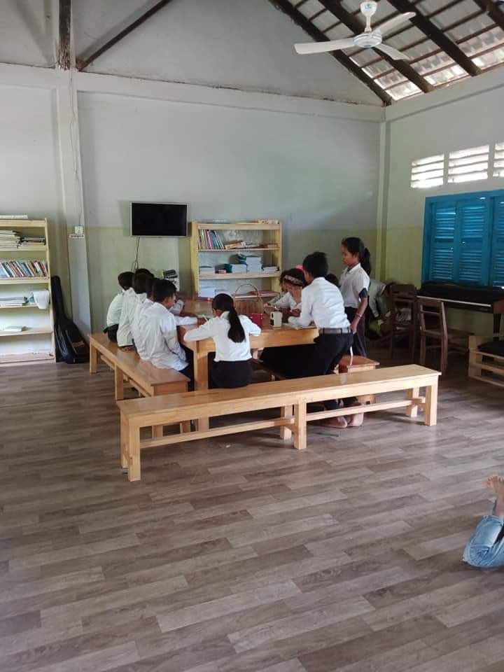 WeTomorrow_one's tweet photo. Impressions of children studying in the Mahrberg Library in Kampong Speu with the new tablets. #UnlockPotentials π§π½βπ» https://t.co/aKSQihTm3T