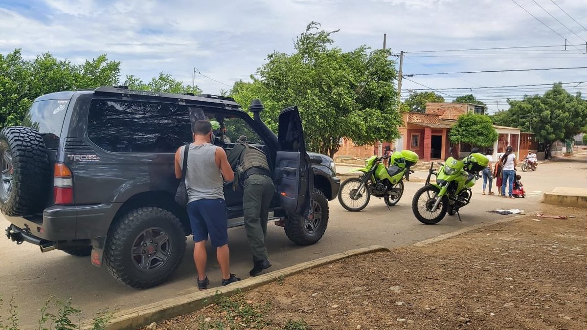 NorteSeguro2018's tweet photo. El Grupo #Cobra de la #FuerzaDisponible #PolicíaMetropolitana de #Cúcuta realiza patrullajes en los barrios #TechoAzul, Trochas alrededores #CárcelModelo, #Ceci y #MaríaPaz garantizando la seguridad y convivencia ciudadana. @SeguridadCucuta
@CucutaSeguridad @Cucuta_Online https://t.co/hZDkDNYyGN