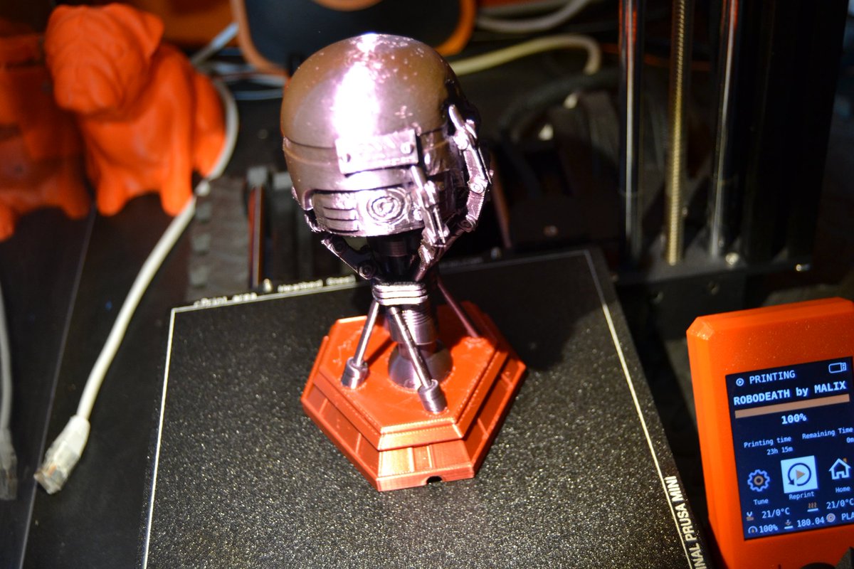 de3dprintman's tweet photo. 1/2 Halloween is here soon so #Malix3Design created this awesome Robo Death model. Malix creates model for resin printers but obviously I had to try to print one on one of my FDM printers and it came out great. https://t.co/rIC1XSe7Jd