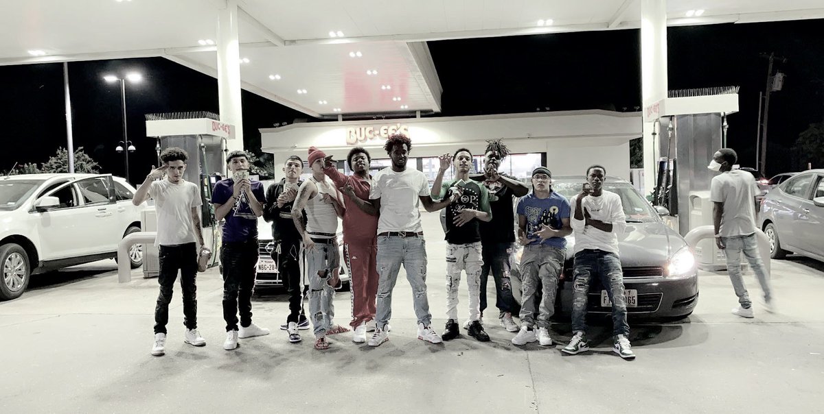 DrXDron1's tweet photo. Family🖤😈 https://t.co/LcA7CjSFw0