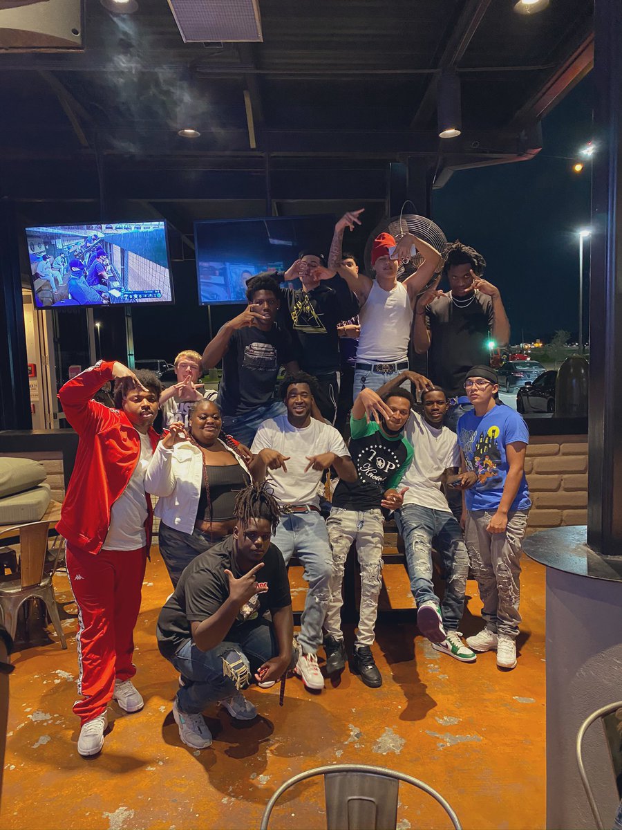 DrXDron1's tweet photo. Family🖤😈 https://t.co/LcA7CjSFw0