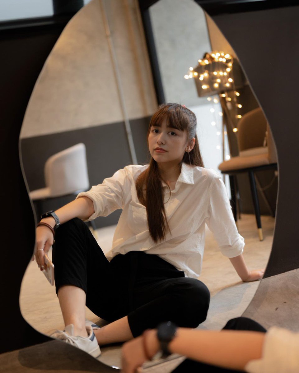 เมื่อรู้ว่ามีคนแอบมอง~ 🌝 
#BNK48 #JaneBNK48