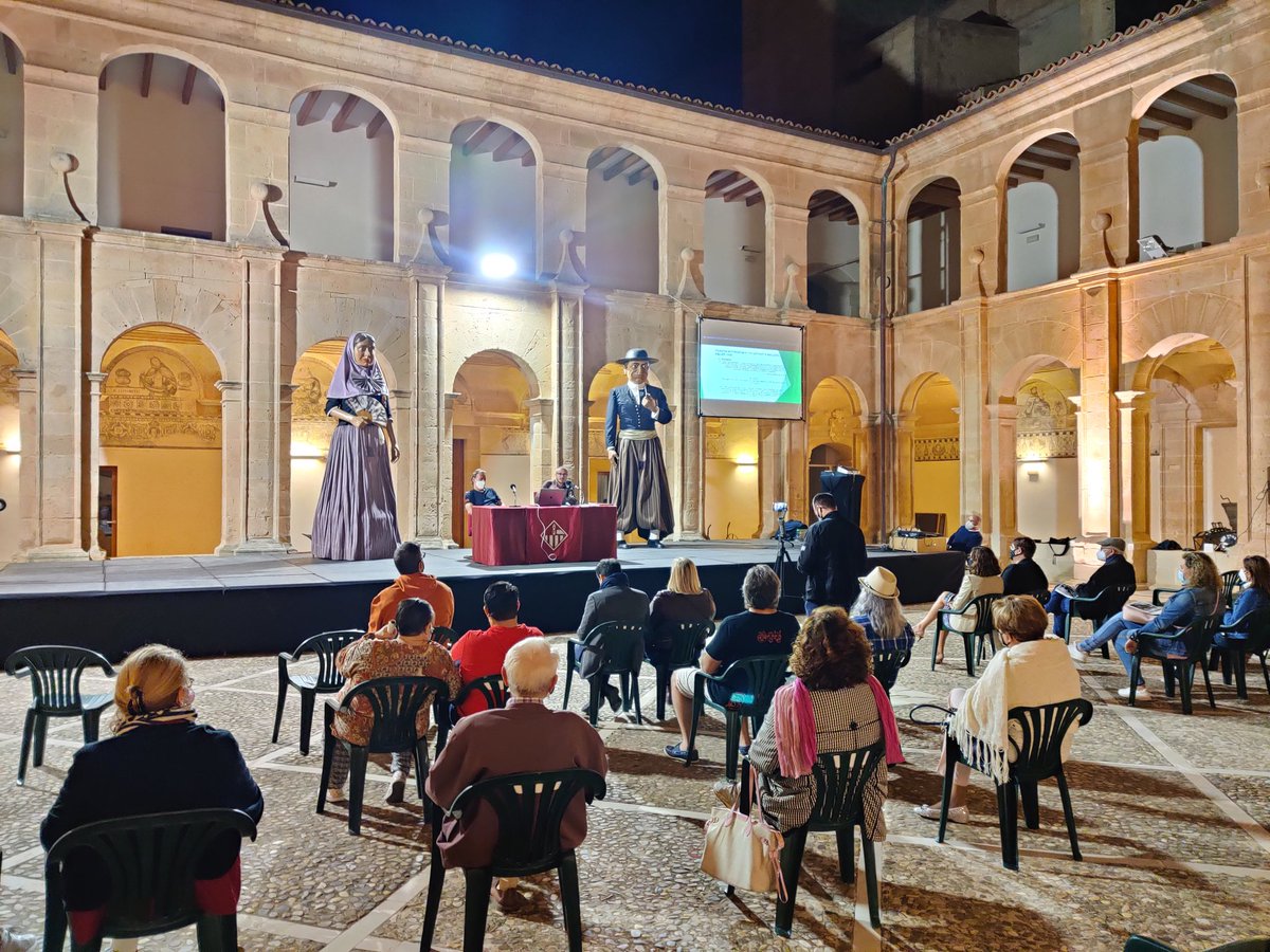 ajllucmajor's tweet photo. ELS GEGANTS EN TEMPS DE PANDÈMIA a càrrec de Pau Tomàs Ramis.
Fires 2020 Llucmajor
#Llucmajor #CulturaLlucmajor #Fires2020 #FiresLlucmajor https://t.co/vcRbonREVT