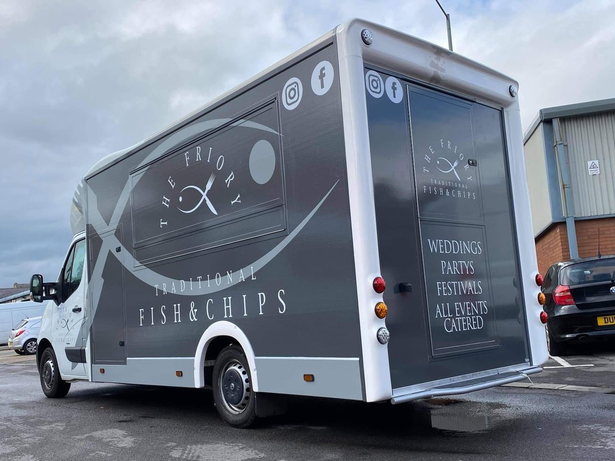 Not a coach bolt ,rivet or nut in sight 👍🏻 outside as good as the inside ! Get in touch for bespoke fish and chip vans