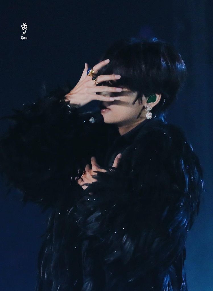 everyone should go stream singularity in honor of this look tbh ___[191027]