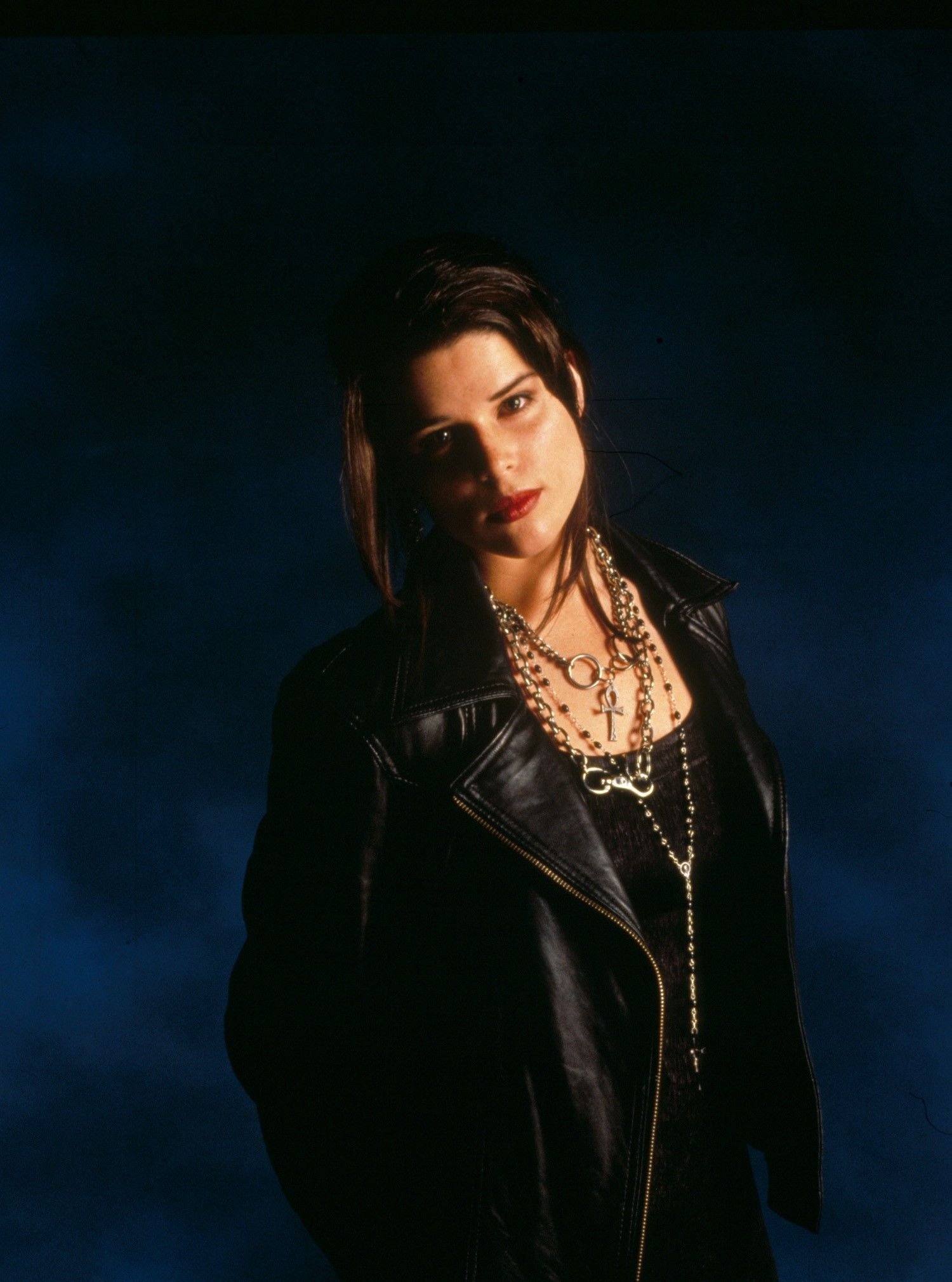 Happy birthday to Canadian actress Neve Campbell, born October 3, 1973. 