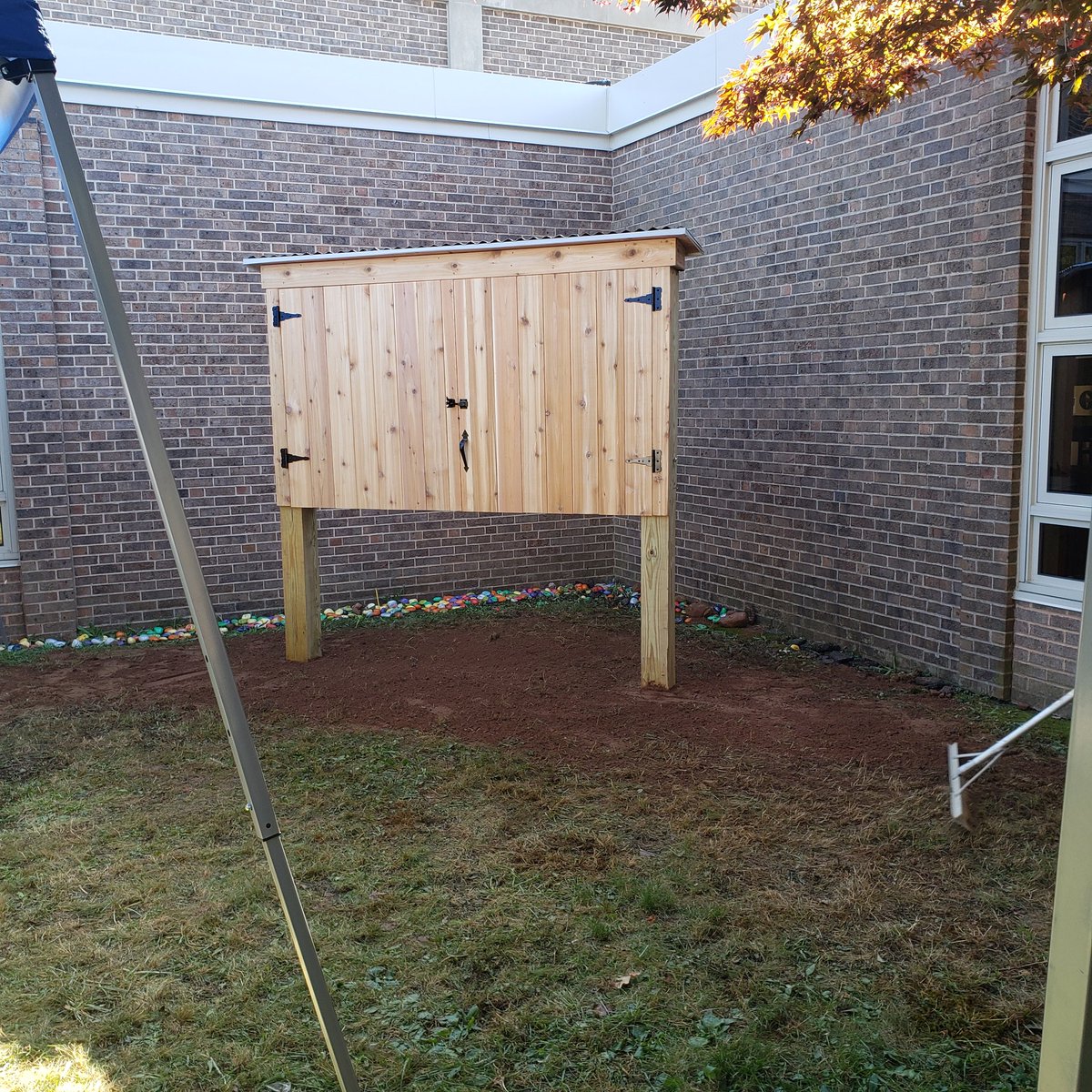 Thanks to <a href="/Lindsey06327154/">Lindsey Rivers</a> and crew for setting up our outdoor classroom this morning! #attheview <a href="/MTVschool/">Mountain View Elementary School</a>