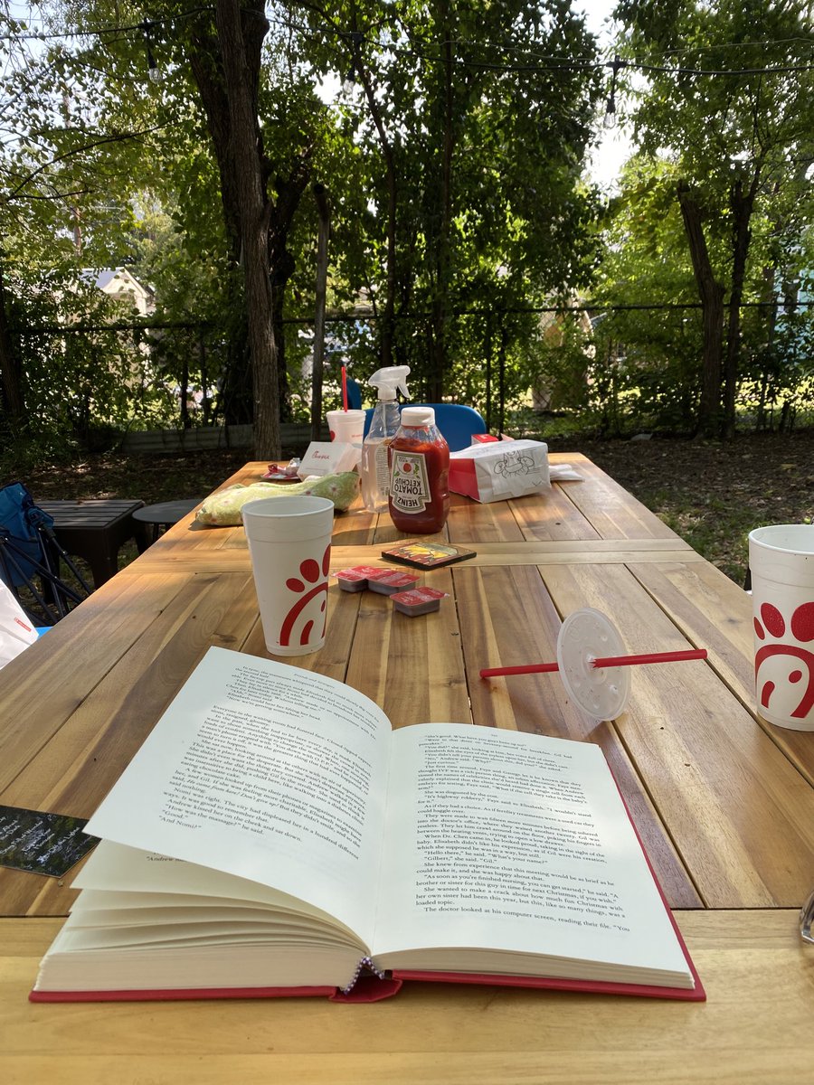 marschaneil's tweet photo. Good lunch and a good book. #reading #Chick-fil-Alunch https://t.co/nGMiyOSbYx