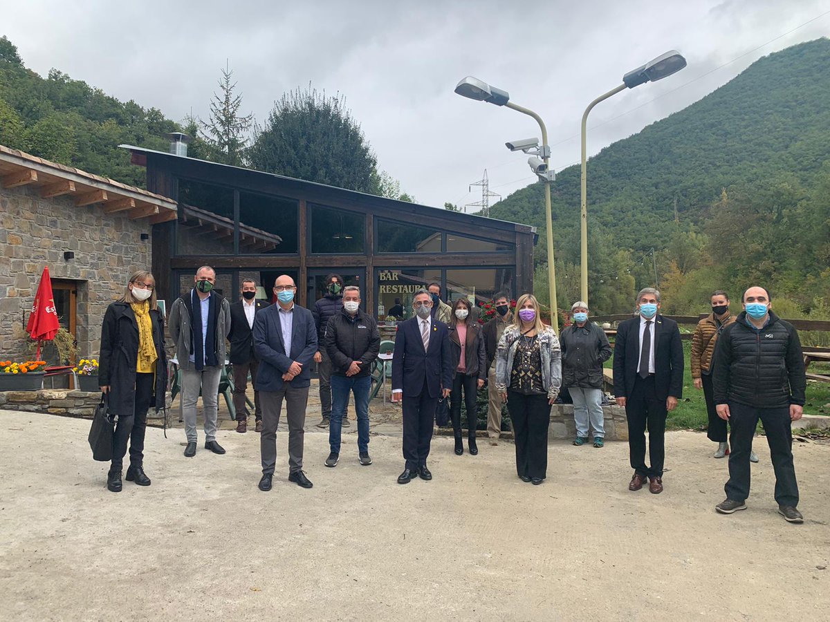 MariaJoseErta11's tweet photo. #AltaRibagorça Avui visita del MHConseller  @ramontremosa 
Reunió de treball al Consell Comarcal, Visita a Pretensados Ribera, Forn Codina i Cargols Txambonet i després reunió amb teixit empresarial de la comarca i dinar de Jornades Gastronòmiques  Km0 al Camping del Remei https://t.co/Rt4mWRnSyZ