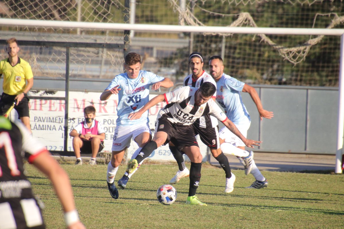 El Yeclano gana el quinto partido de pretemporada en la Ciudad Deportiva Gómez Meseguer. Los de Sandroni se han impuesto al Cartagena FC por 0-2, con goles de Álex Vaquero en la primera mitad y de Karim en la reanudación.