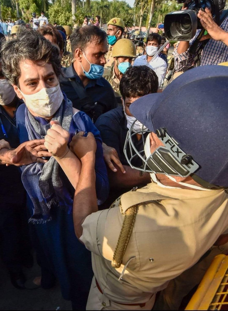 हे दृश्य बघून ह्या पेक्षा घातक आणि शर्मनाक काही नाही, नेमकं कायदा सुव्यवस्था अबाधित राखण्याच्या नावाखाली आपली वाटचाल हुकूमशाही कडे तर होत नाही ना हा प्रत्येकाच्या चिंतनाचा विषय आहे, प्रत्येकाचे राजकीय मतमतांतर बाजूला ठेऊन..?