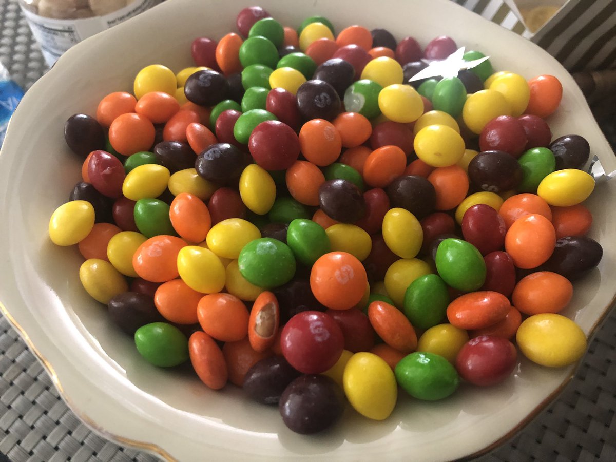 samlymatters's tweet image. My girlfriend’s aunt put out a bowl of skittles mixed with M&amp;amp;Ms and it’s the most chaotic thing I’ve ever witnessed in my life