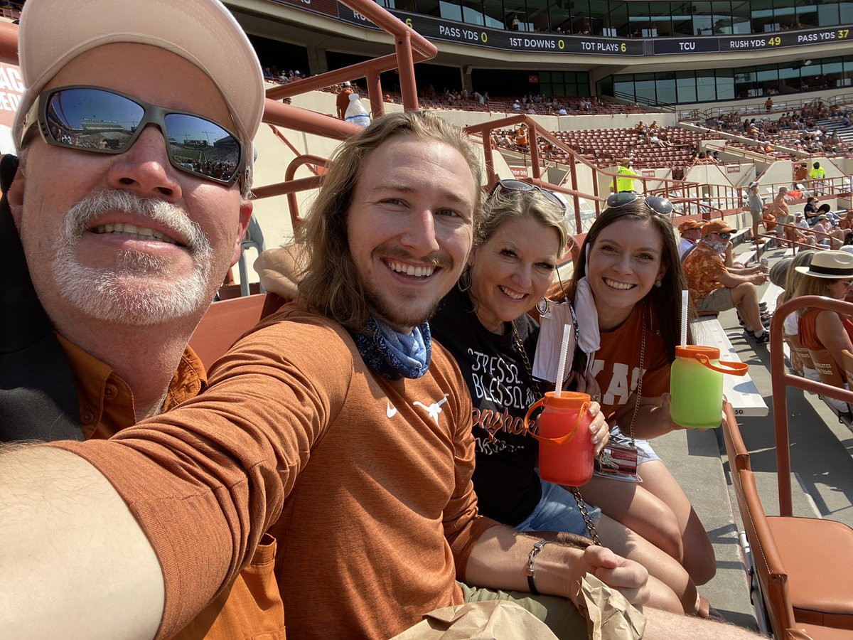 artattacklv's tweet photo. Game Day! Hook ‘Em! #ThisIsTexas https://t.co/eApa5Rq5Ow