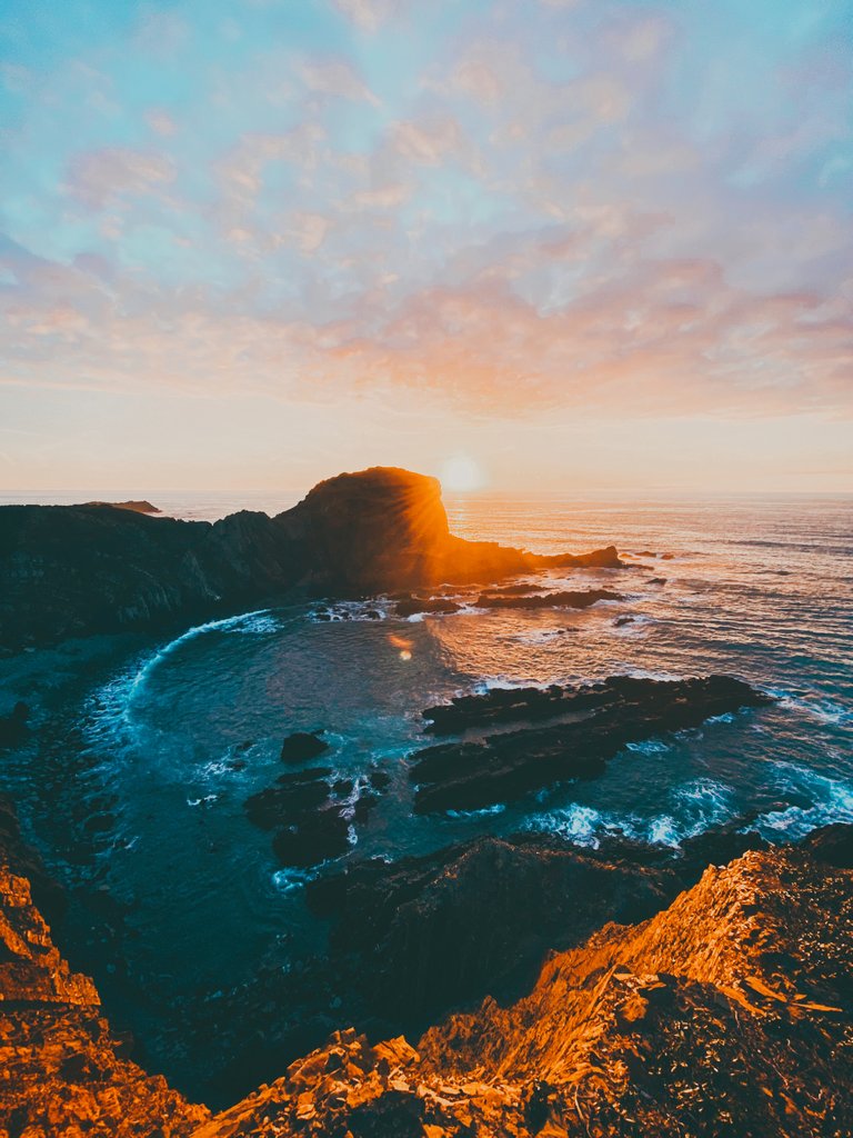 portugal_lover's tweet photo. Se pudesse estar em qualquer lugar do munfo, onde escolheria estar?🙃
📍Aljezur
#aljezur #portugal #portugalloverpt #fotografia #viajar #blogdeviagens #blog #blogger #travelblogger #travel
📸Photo by Jan vT on Unsplash
🖲️ Edição de imagem @portugallover.pt https://t.co/layDOsYmC1