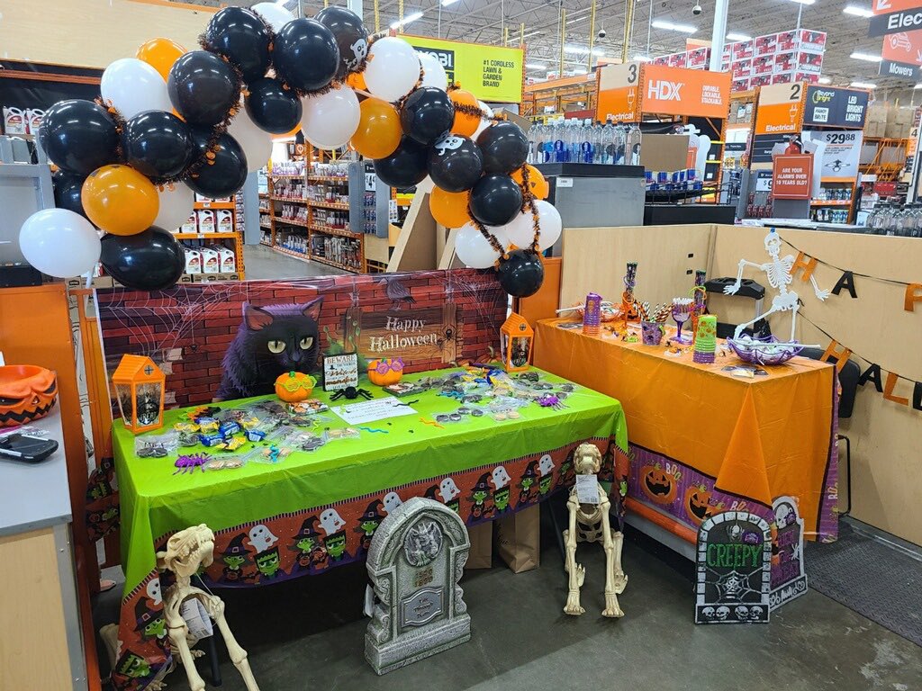 Cashier Appreciation Month kicking off at #4613.  A bit SPOOKY 👻🎃; however, lots of fun and treats for our AMAZING cashiers and front end associates! ⁦<a href="/MccourtDonTHD/">Don Mccourt</a>⁩ ⁦<a href="/DeeByars/">DeeByars</a>⁩